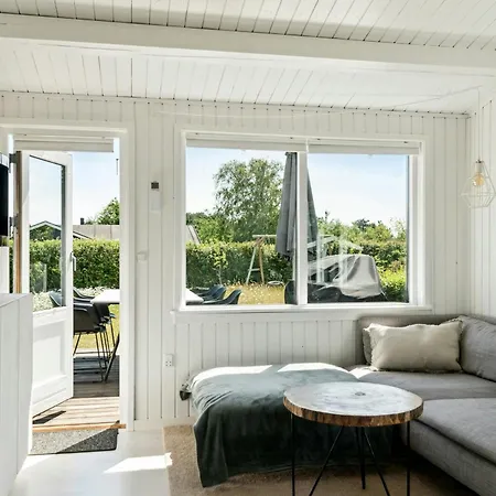 Family On Eno Offers Idyllic Island Life