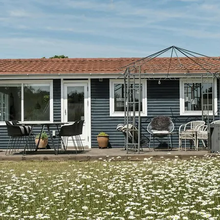 Family On Eno Offers Idyllic Island Life *
