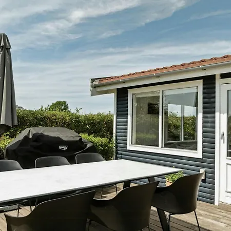 Family On Eno Offers Idyllic Island Life *