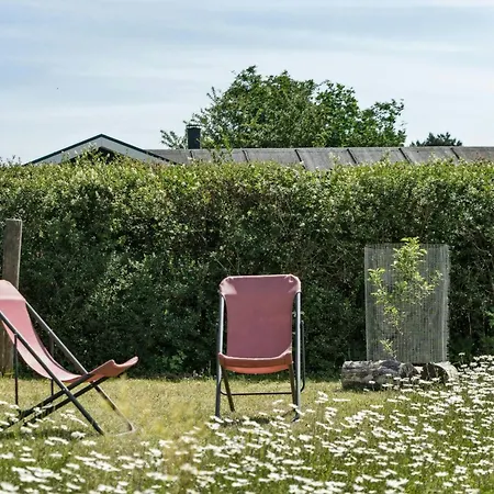 Family On Eno Offers Idyllic Island Life *